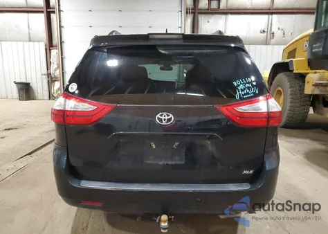 2018 Toyota Sienna Xle z USA, uszkodzony, nr VIN 5TDYZ3DC0JS917761